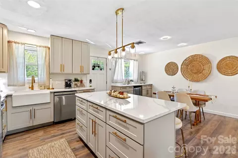 Kitchen - 263 Fairway Ln, Spruce Pine, NC 28777 photo 3 of 5