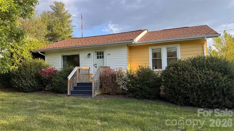 144 Macedonia Rd, Asheville, NC 28804