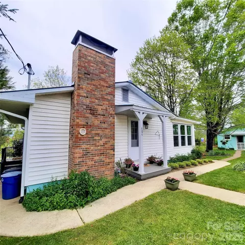604 Substation St, Hendersonville, NC 28792