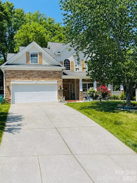 1518 Squirrel Lake Ct, Matthews, NC 28105