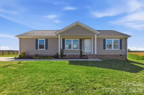 197 Burleson Pt, Woodleaf, NC 27054