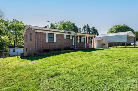2649 Westview Acres St, Hickory, NC 28601