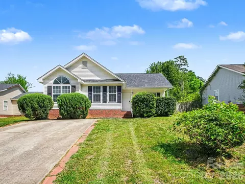 3744 Capps Hill Dr, Charlotte, NC 28216