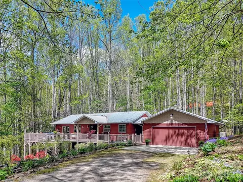 211 Rustic Rd, Waynesville, NC 28786