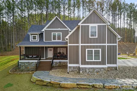 201 Wright Rd, Marion, NC 28752