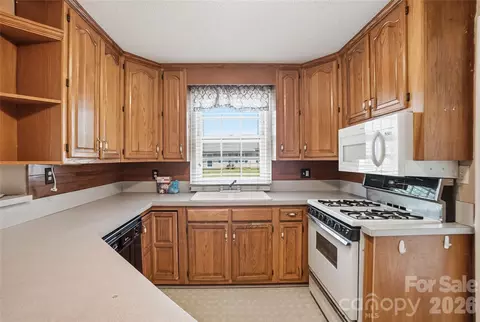 Kitchen - 208 Jackson Ter, Clover, SC 29710 photo 2 of 3
