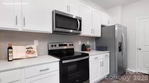 646 Dazzle Loop, Newton, NC 28658 photo 4