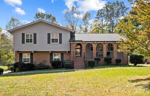 7037 Crossridge Rd, Charlotte, NC 28214