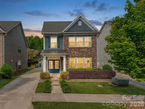 8753 Aspinwall Dr, Charlotte, NC 28216