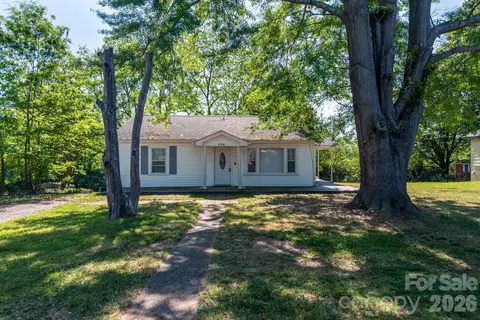109 Hillcrest Dr, Bessemer City, NC 28016