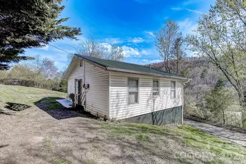 6 Lands End Dr, Candler, NC 28715