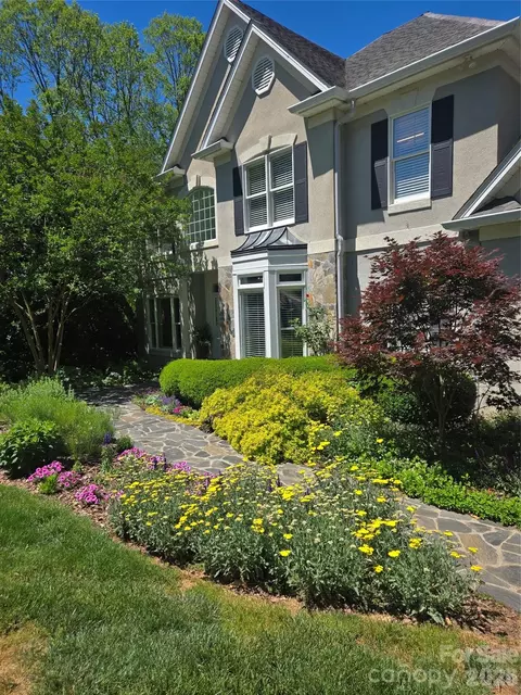 38 Pine Acre Blvd, Asheville, NC 28804