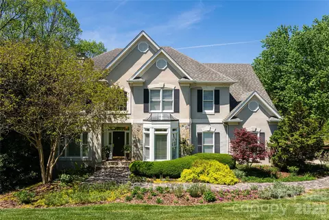 38 Pine Acre Blvd, Asheville, NC 28804