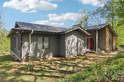 817 Greenwood Dr, Hendersonville, NC 28791
