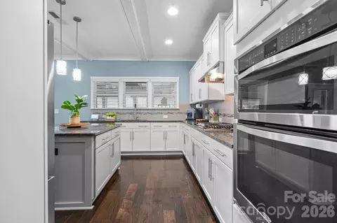 Kitchen - 1007 Pine Bark Pl, Matthews, NC 28104 photo 4 of 4
