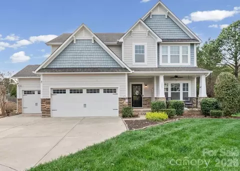 1007 Pine Bark Pl, Matthews, NC 28104