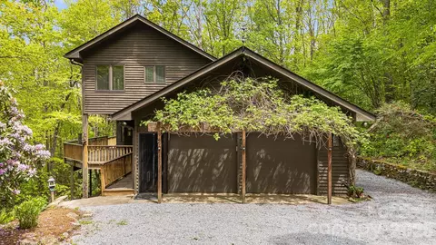 24 Smokey Rd, Asheville, NC 28803