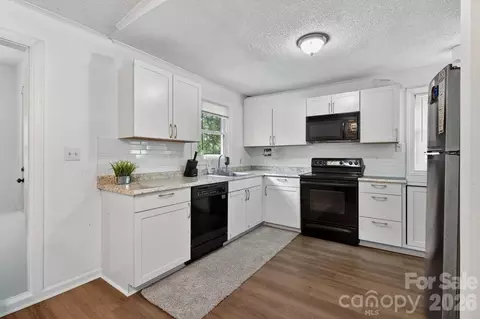 7811 Heatherdale Ct, Charlotte, NC 28212