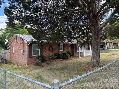 203 Laurel Se St SE, Valdese, NC 28690