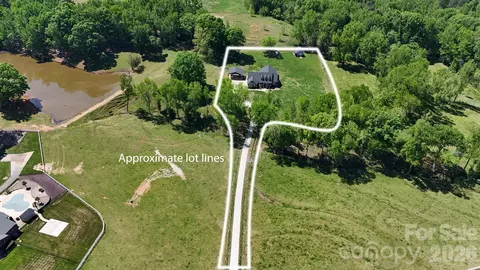 165 Lewis Farm Rd, Bessemer City, NC 28016