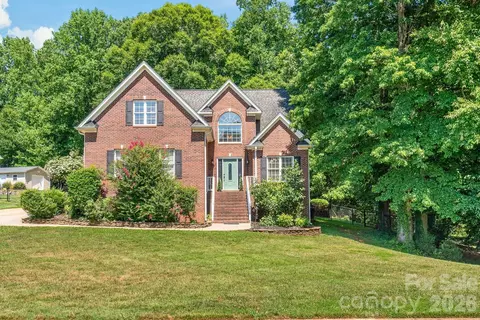 1006 Strawberry Ln, Gastonia, NC 28054