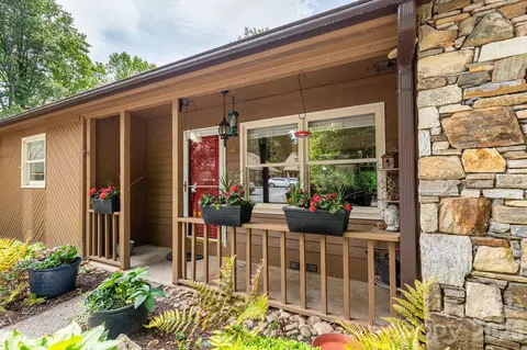12 Pencross Cir, Etowah, NC 28729