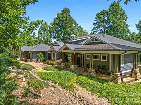 72 Dusky Ct, Hendersonville, NC 28739