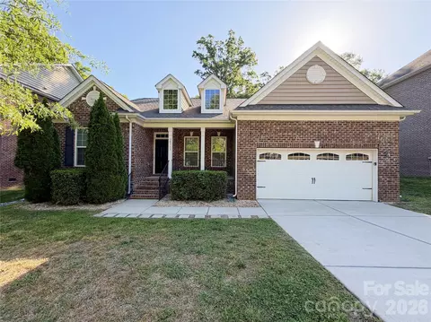10313 Woodview Cir, Charlotte, NC 28277