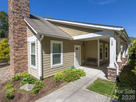 128 Lower Grassy Branch Rd, Asheville, NC 28805