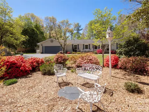 304 Wood Dale Dr, Hendersonville, NC 28791