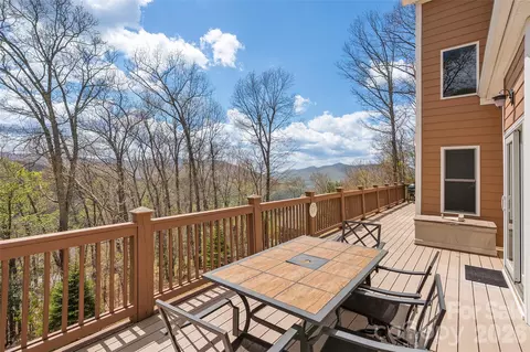 1033 Presidential Dr, Waynesville, NC 28786