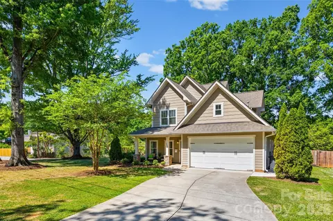 2562 Roseview Ln, Charlotte, NC 28205