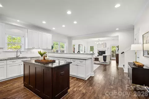 2562 Roseview Ln, Charlotte, NC 28205
