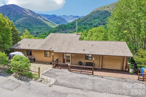 348 Valley Creek Dr, Maggie Valley, NC 28751