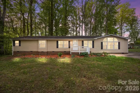 117 Clove Ln, Statesville, NC 28677