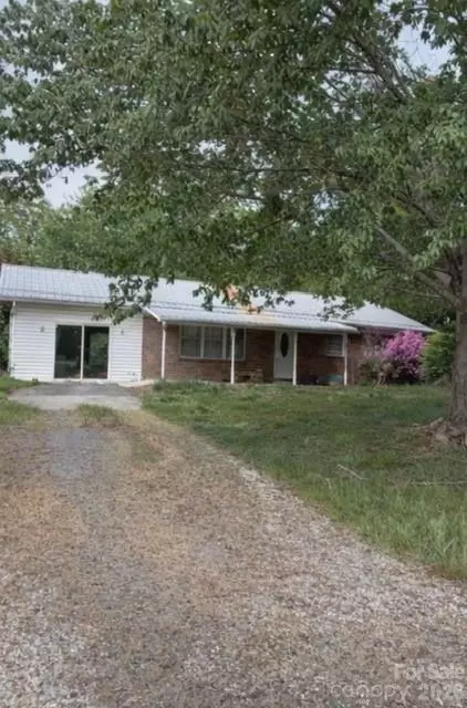 9839 W Pine St, Lowgap, NC 27024