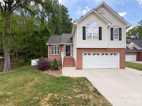 319 Beacon Hills Dr, Gastonia, NC 28056