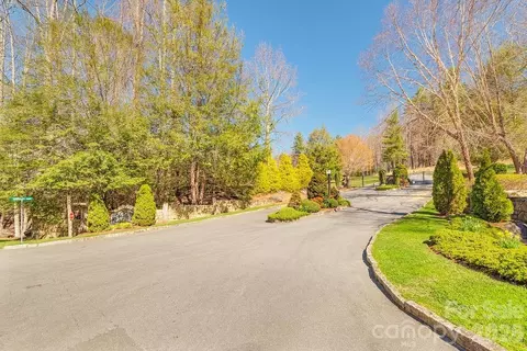 461 Somersby Pkwy, Hendersonville, NC 28739