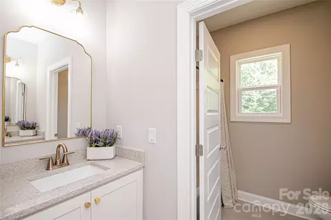 Bath - 1502 Marion St, Monroe, NC 28112 photo 7 of 9