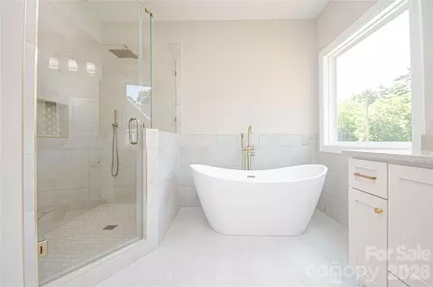 Bath - 1502 Marion St, Monroe, NC 28112 photo 3 of 9