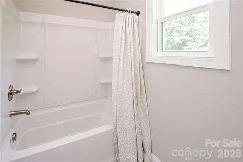 Bath - 1502 Marion St, Monroe, NC 28112 photo 4 of 9