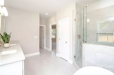 Bath - 1502 Marion St, Monroe, NC 28112 photo 2 of 9