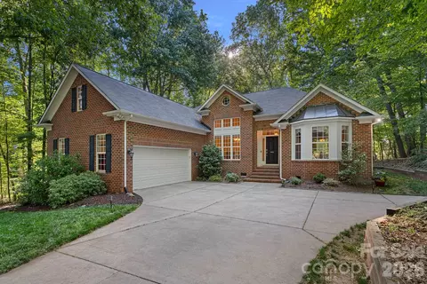4932 Derbyshire Dr, Charlotte, NC 28270