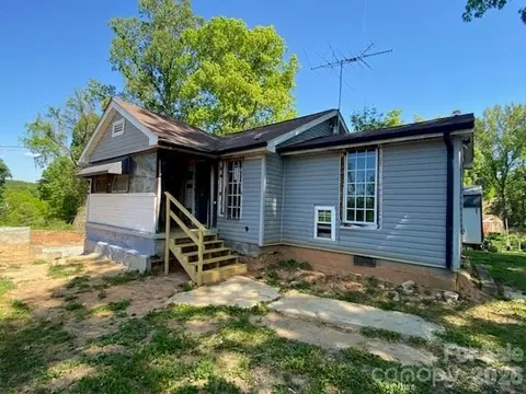 2112 Harpertown Cir, Lenoir, NC 28645