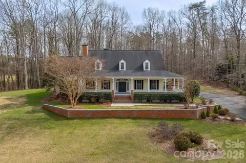 7902 Southerland Dr, Browns Summit, NC 27214