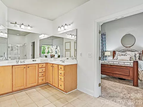 Bath - 159 Shoreline Pkwy, Fort Mill, SC 29708 photo 2 of 3