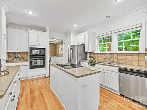 Kitchen - 159 Shoreline Pkwy, Fort Mill, SC 29708 photo 2 of 4