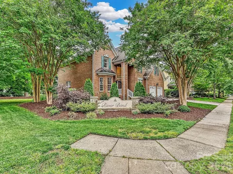 Exterior - 159 Shoreline Pkwy, Fort Mill, SC 29708 photo 8 of 9