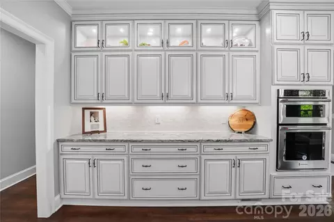 Kitchen - 18928 Peninsula Point Dr, Cornelius, NC 28031 photo 4 of 5
