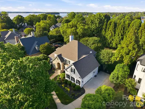 View/Area - 18928 Peninsula Point Dr, Cornelius, NC 28031 photo 1 of 2